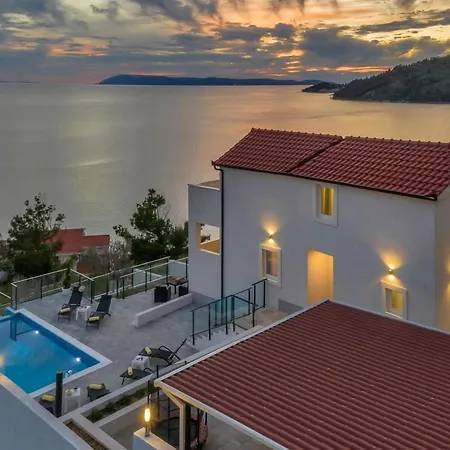 „villa No Stress“ Mit Infinity-pool By Interhome דרזניצה